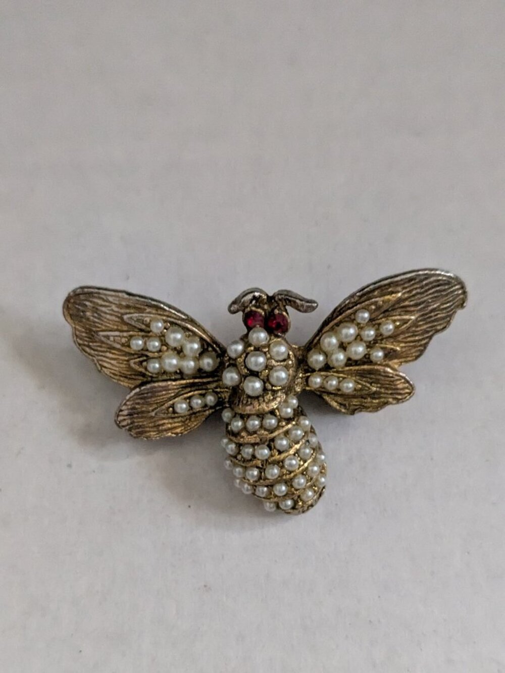 Vtg. Gold Tone Faux Seed Bead Pearl Red Rhinestone Eyed Bumble Bee Brooch Pin